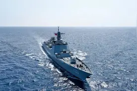 “祖国太宠娃了”！包头舰在亚丁湾为中国帆船护航图片