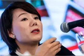 突发！海底捞CEO杨利娟辞任，陪伴老板24年，分了30亿，如今去哪图片