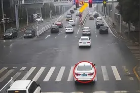 红灯30分钟不变绿，开过去算闯红灯吗？交警：这都不知道还敢上路图片