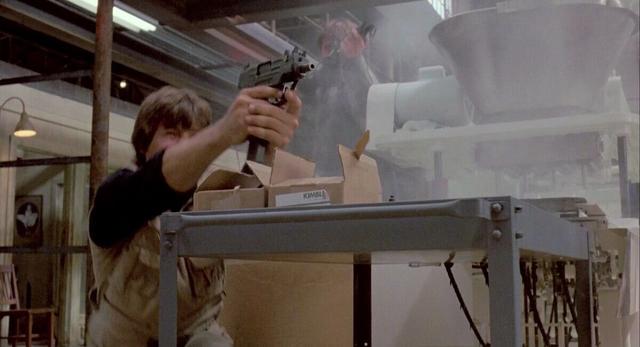 好莱坞的军火库：深度揭秘“机械战警”的武器选用与改装