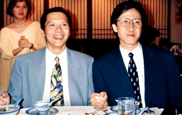 向府治丧！香港各路大佬现身，向佐向太出席，千人相送警戒森严