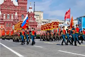 解放军参加红场阅兵，乌放话称视为对俄“侵略”的支持，中方回应图片