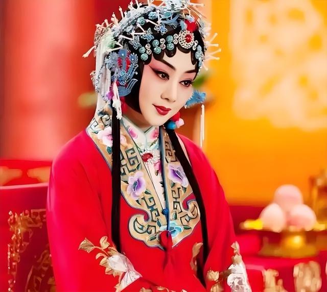 至今未婚未育，身边却有男人陪了近27年！59岁的她才是真人间清醒