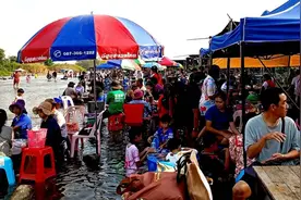 酷热难耐！泰北清莱避暑圣地吸引大批游客！图片