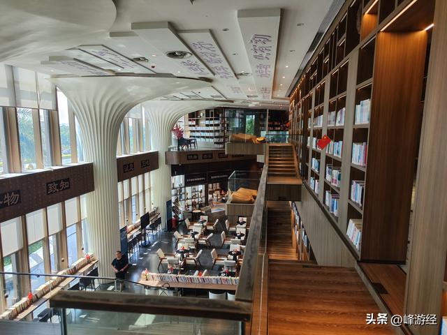 还以为是售楼部其实就是，在北海巴川图书馆中沉迷