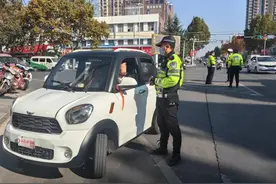 老年代步车到底还能不能用？上路要符合哪些条件？今天给你讲清楚图片