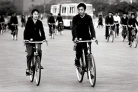 上世纪80年代的一辆“凤凰”牌自行车，相当于如今多少钱图片