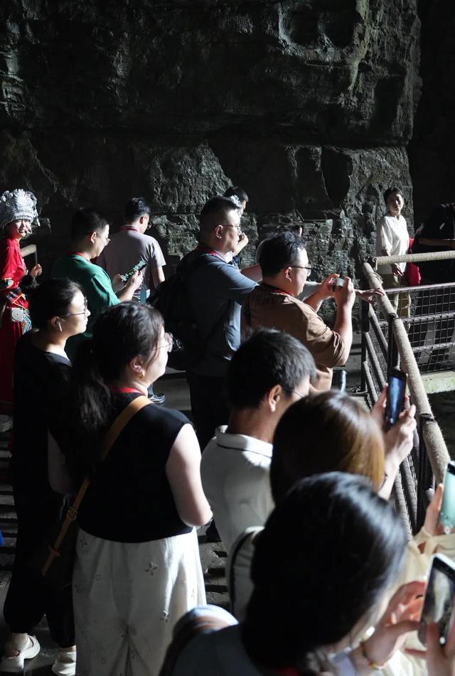 仙侠NPC溶洞迎宾，夷水丽川歌舞醉人！60余位文旅大咖踩线腾龙洞