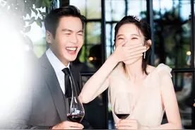 12年后再看张若昀，才明白当初他遇见唐艺昕，是上天最好的安排图片