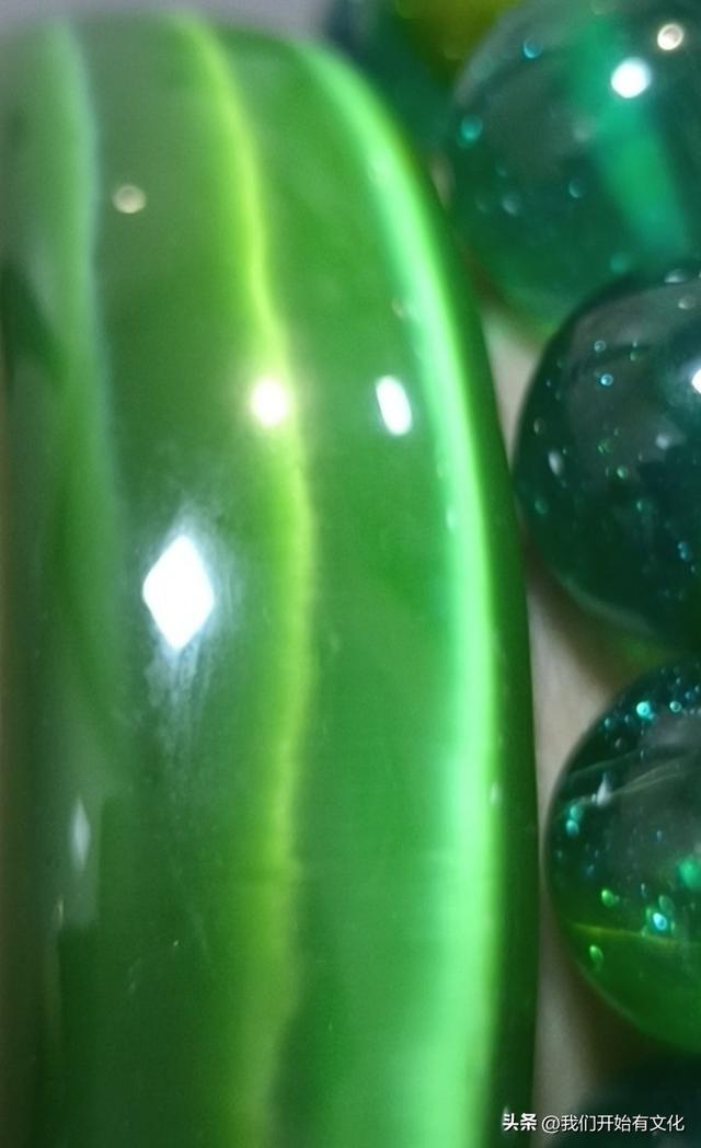 古玩市场上统称“水晶”或“琉璃”的各种玻璃陨石的初步材质分析