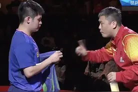 张本智和逆转国乒新星疯狂庆祝：摇头晃脑直接趴地 父亲笑开花图片