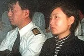 1998年中国机长袁斌不满分房制度，携妻子劫机潜逃台湾，结局如何图片