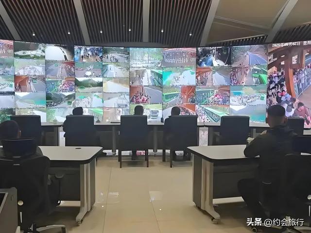 九寨沟的“反人类”操作火了！4万人塞进“沟”里，居然不堵车？