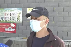 呼和浩特这小区，业主开车回家，汽车掉进沟，这损失该找谁负责？图片