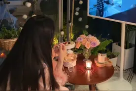 “屏幕又破又卡、卖得比电视还贵”，网红狂吹的闺蜜机到底谁在买图片