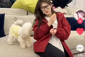 王思聪和21岁女友进展飞速，高调晒同居生活画面，在豪宅生活甜蜜图片