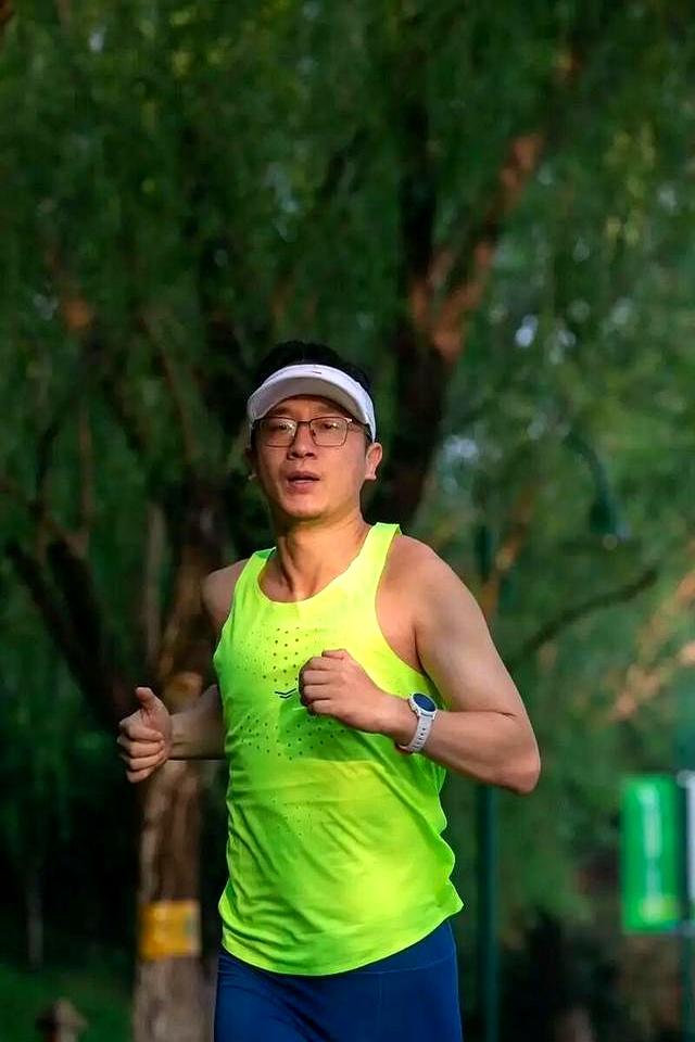 当中年男人开始频繁跑步，不是健身，是这5个“无声告白	”！