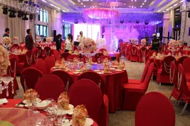 东北男子到江苏吃酒，随礼50，看到别人随礼金额惊呼：真够豪横图片