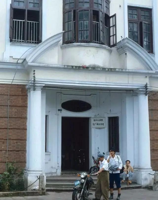 太罕见了!1985年的广州沙面岛,一个游客都没有