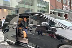 千亿富豪王传福的私人座驾：从奔驰S600换成汉千山翠，再换仰望U7图片