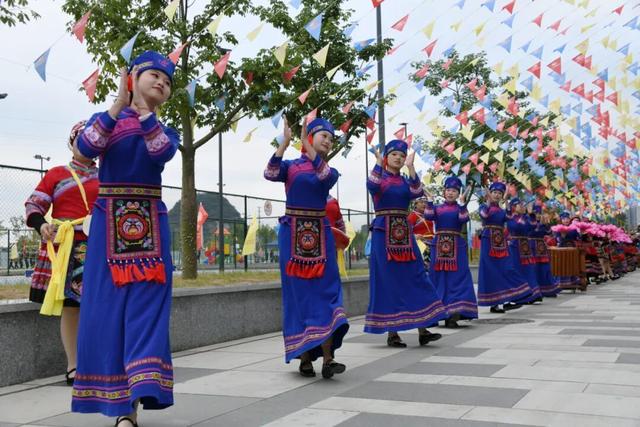 仫佬族最盛大的节日！广西罗城邀你这个周末来过依饭节咯~