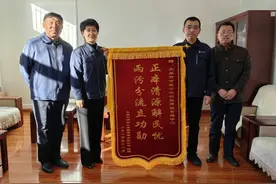 太原城管：雨污分流惠民生 解决难题获锦旗图片