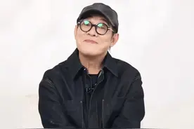 62岁李连杰近况，公开两件事，退出壹基金公职，曝光自己隐藏秘密图片