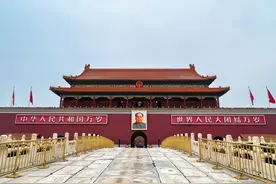 登上了恢宏庄重的天安门城楼，见证历史沧桑、感受祖国繁荣昌盛图片