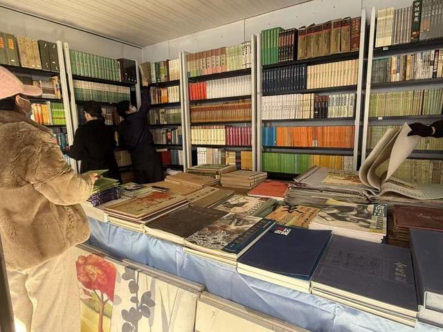 南京“夫子庙旧书巷”构筑文化交流新坐标 规模全国最大，全年不打烊解锁“淘书自由”