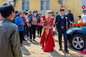 大连女孩结婚， 不要车房彩礼提出了3个条件 ，让未来公婆抱头大哭图片