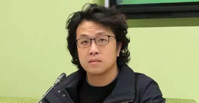 行程全剧终，沈伯洋返回台湾	，下飞机后紧闭双眼，解放军四面围岛