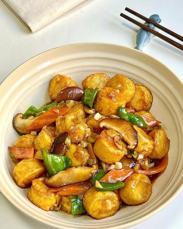 吃一斤它等于吃10只鸡，一降血脂	、二降血糖、三降胆固醇，要懂吃