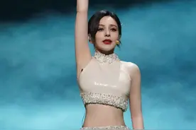 53岁的王琳参加《浪姐》节目公演身材抢镜，比35岁的人状态都好图片