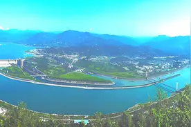 打通长江“中梗阻”，万吨海轮直达重庆，让“黄金水道”名至实归图片