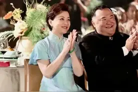 杨澜夫妇罕见出席活动，丈夫体型富态十足，一看就是个有钱人图片