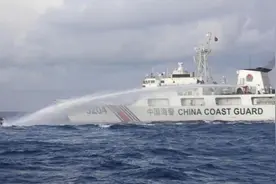 南部战区换将后，解放军南海全程“围观”四国军演，美军紧急避让图片