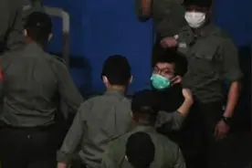 港独最终害人害己：2020年黄之锋父亲低价卖房子，全家飞澳大利亚图片