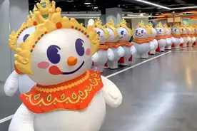 史上“最穷”蜜雪冰城代言人，网友：没咖硬抬！图片