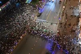 超55万！上海外滩客流爆表！迪士尼排队超2小时！多地景区紧急提醒：限流、约满、售罄！图片