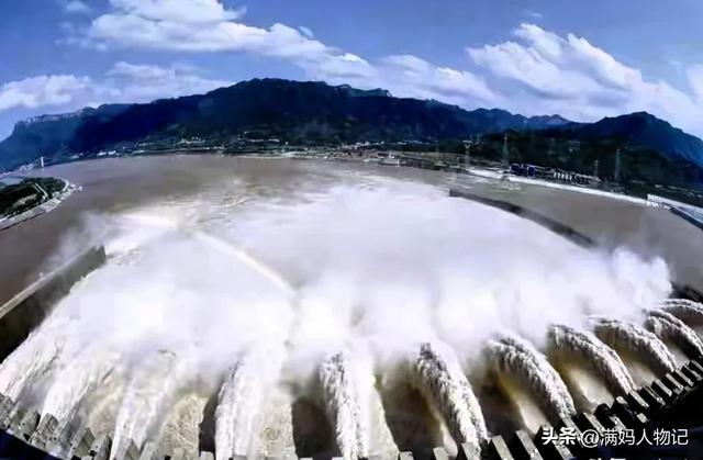 三峡大坝 “账本” 曝光：运行了 20 余年，2500 亿投入如今回本了吗？