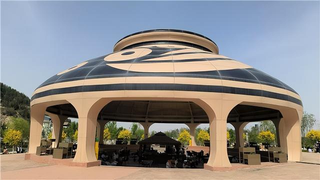 金城春色，莫负花期