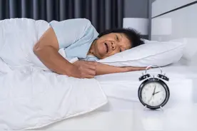 半夜被疼醒，老伴儿开灯一看吓一跳！年过50岁，这病一定要早预防图片