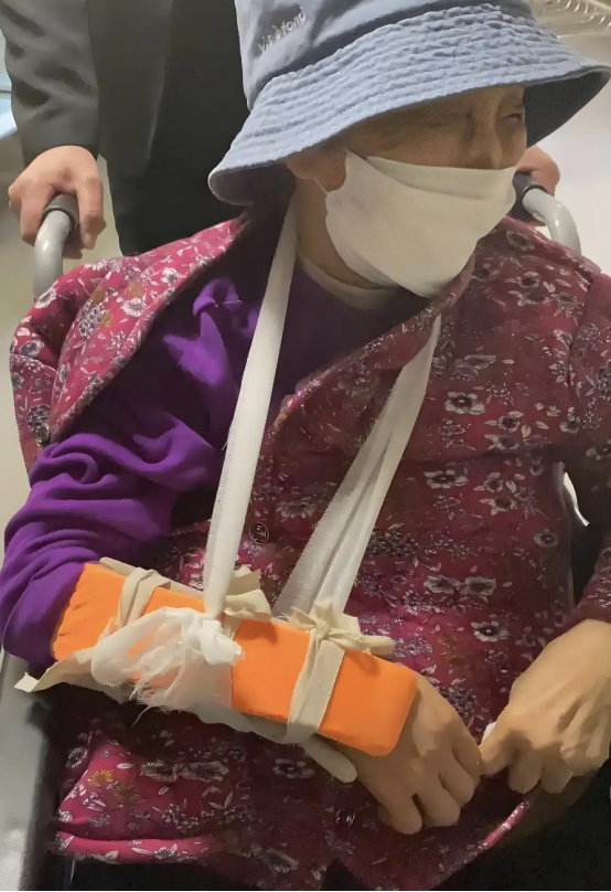 湖南一女子因长得太漂亮，55岁没上过一天班，颜值曝光后网友感慨
