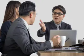 领导私下说“刚才会上批评你重了”，别说“没事”，高情商这样说图片