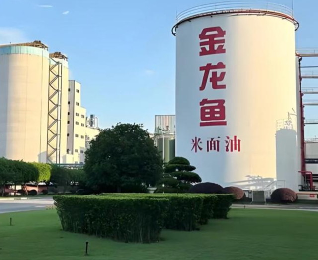 信号越来越明显！新加坡总理公开支持高市后，金龙鱼凉得更快了