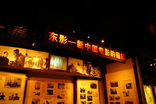 陈佩斯《戏台》火出圈！年轻人为何为这部"京剧话剧"疯狂买单？