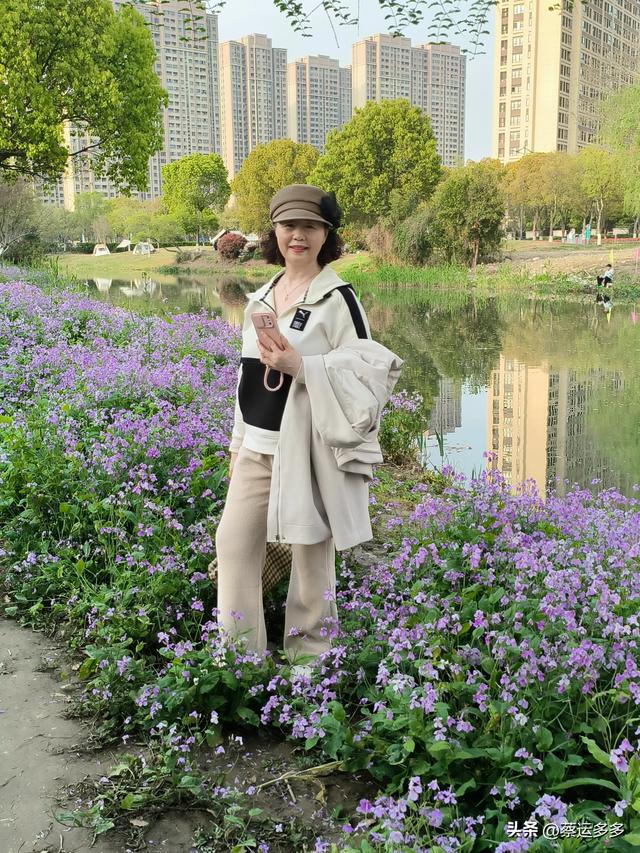 清明访千灯，顾园寄幽思