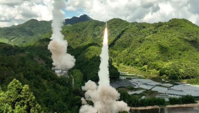 特朗普替中国说话，变相批评高市早苗？日本右翼天要塌了