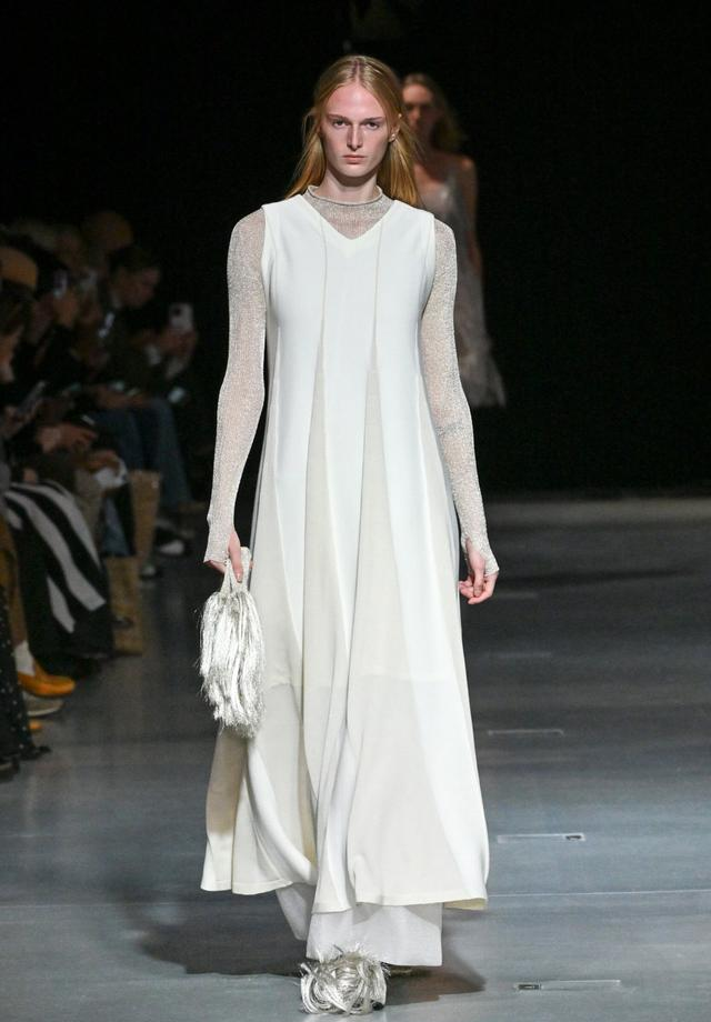 Cfcl 透明如玻璃, 编织着理念, 衣服亦是工具