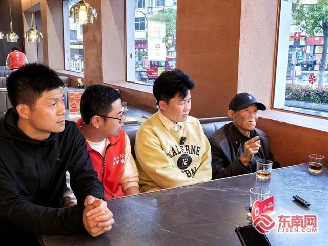 骑行30年的九旬老人 在武夷山点赞：福建人民真“中”